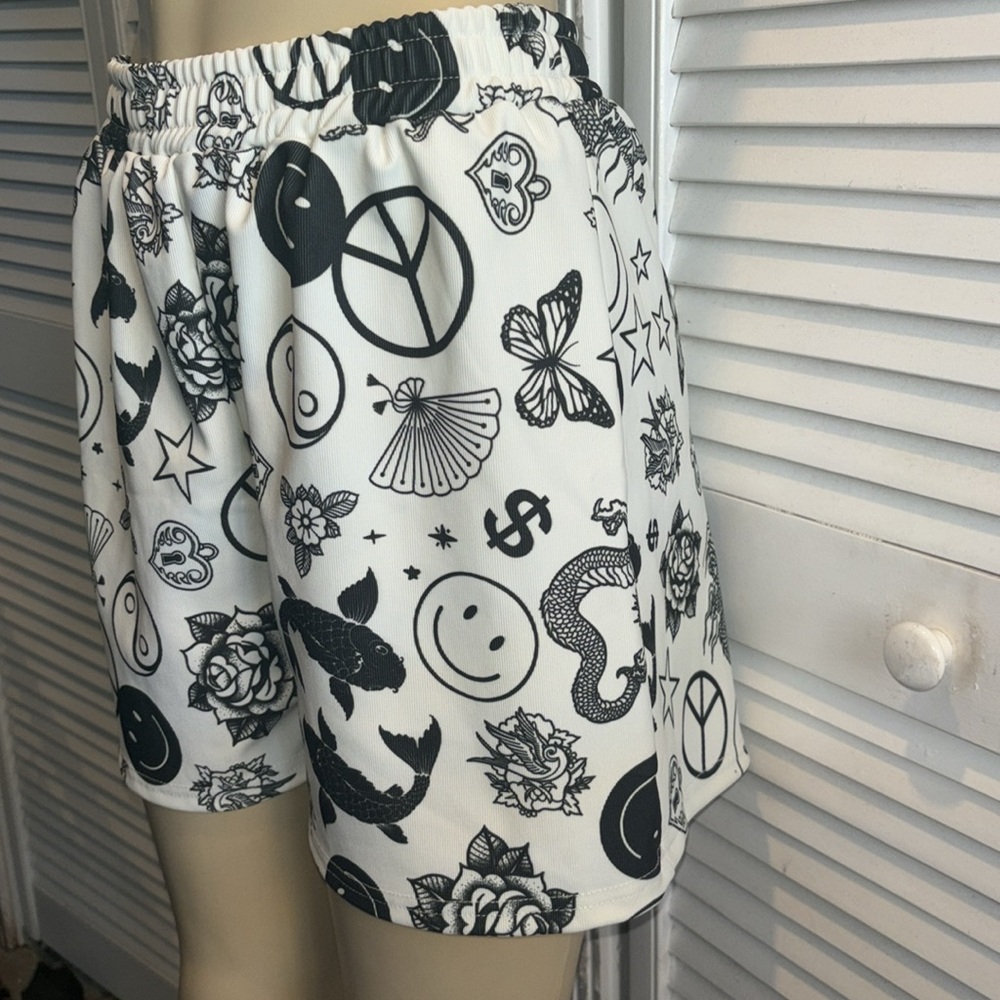 ASOS DESIGN board short in tattoo print in mono size 12 - Picture 6 of 10